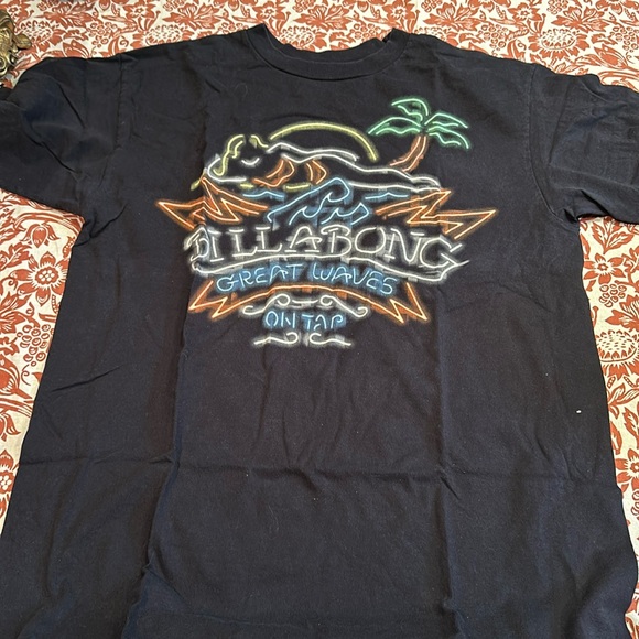 Tshirt - Picture 1 of 3